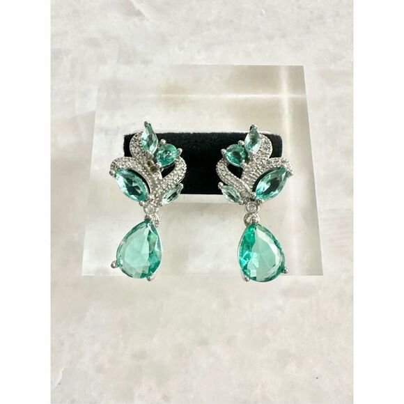 Classy Mint green sparkly cubic zirconia dangle earrings ￼ - Picture 2 of 4